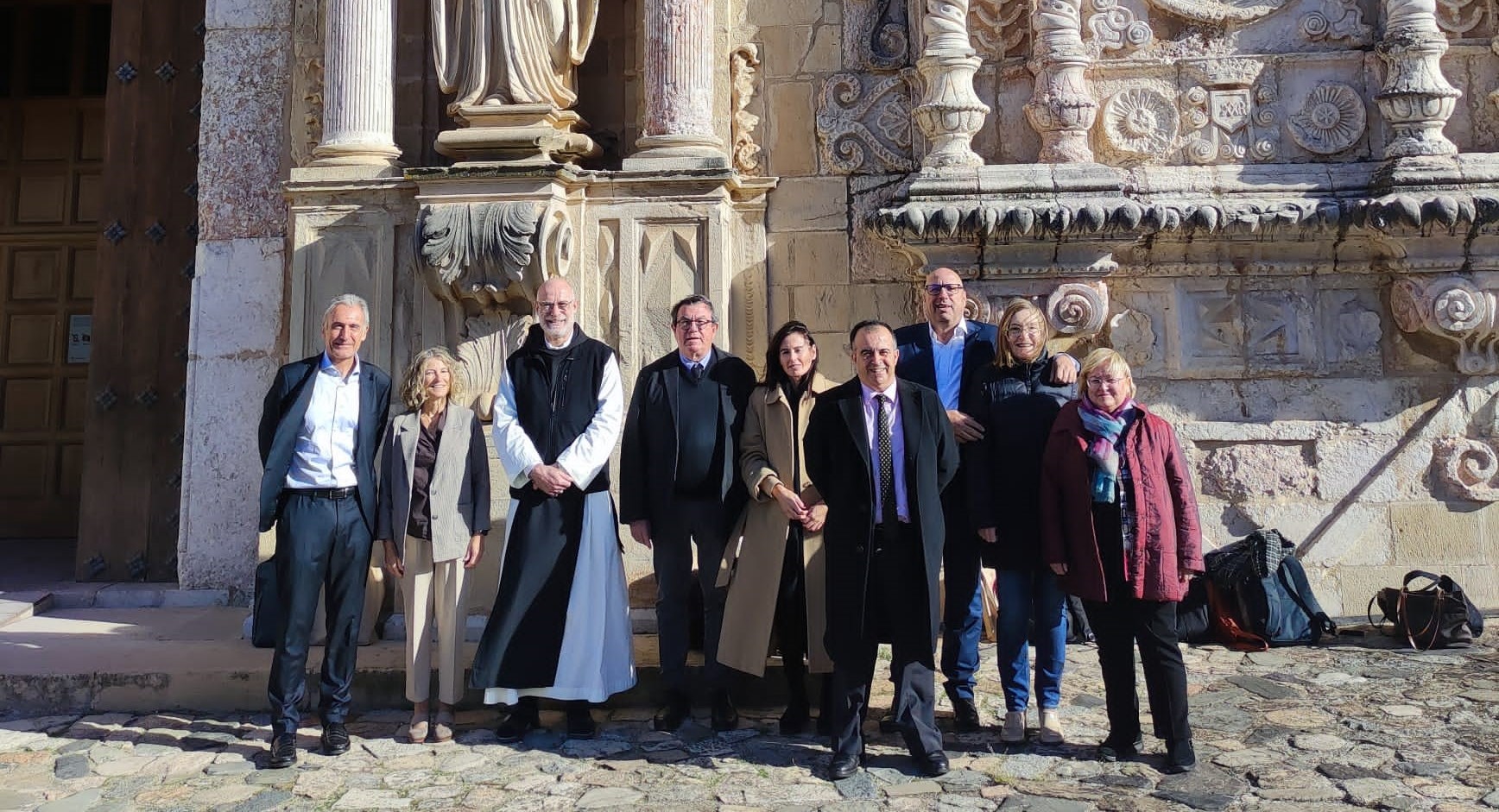 Els membres del Ple de la Sindicatura, a Poblet, amb el Pare Abat.