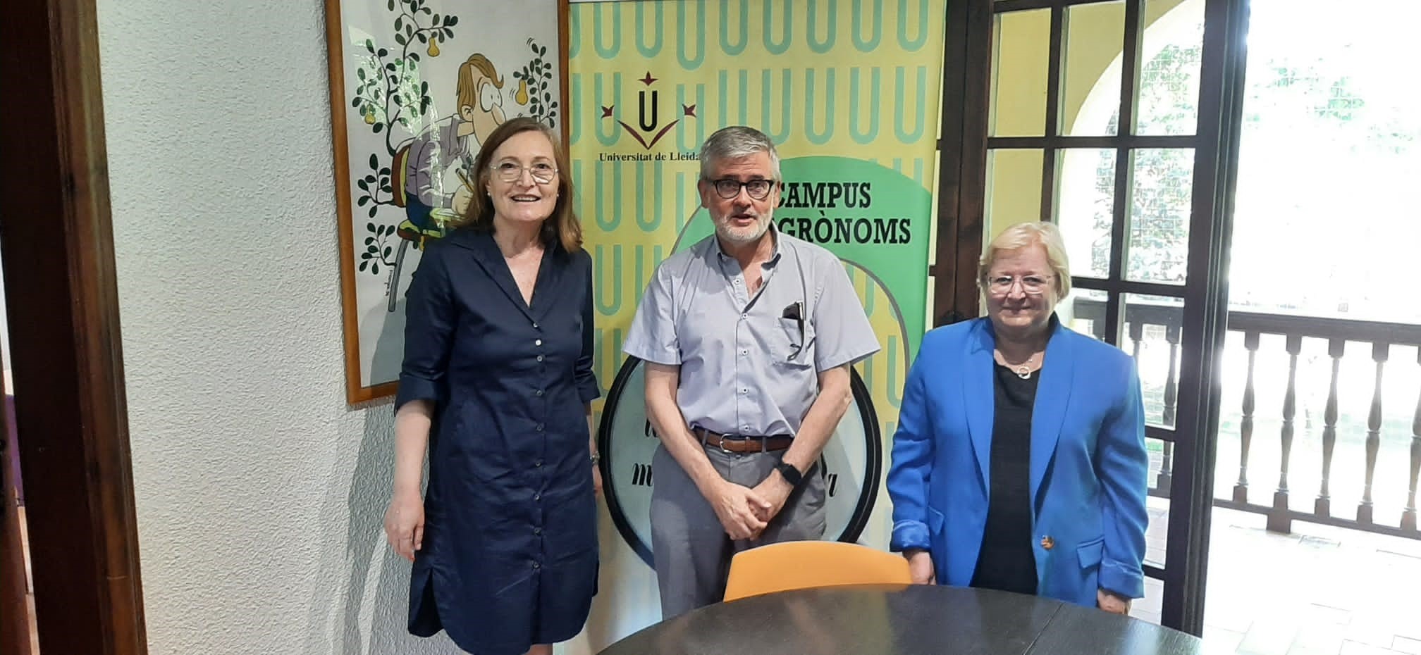 Les síndiques Maria Àngels Cabasés i Llum Rodríguez, amb Jordi Graell al centre.
