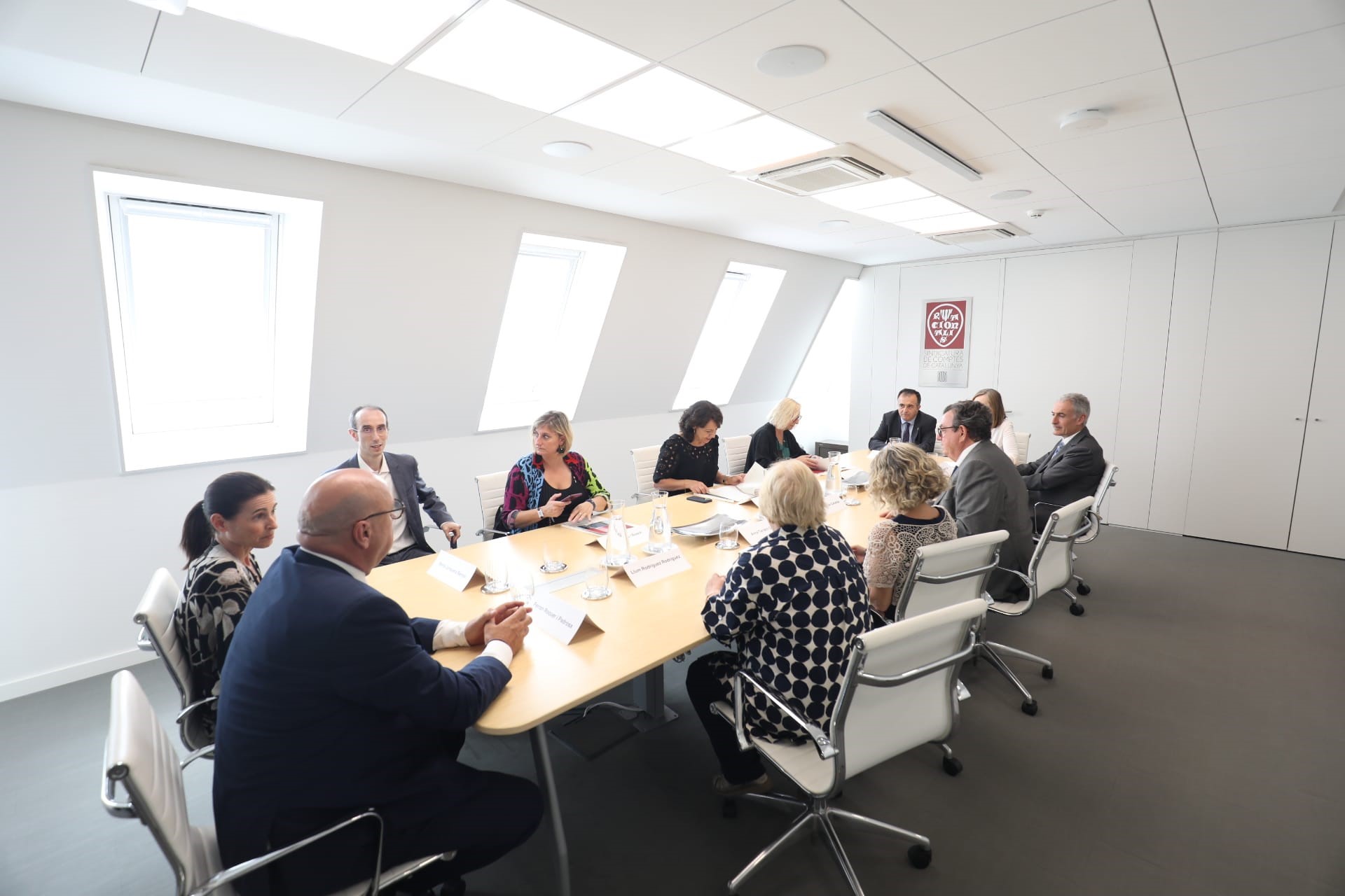Reunió dels síndics amb la presidenta i les vicepresidentes del Parlament, a la Sindicatura.