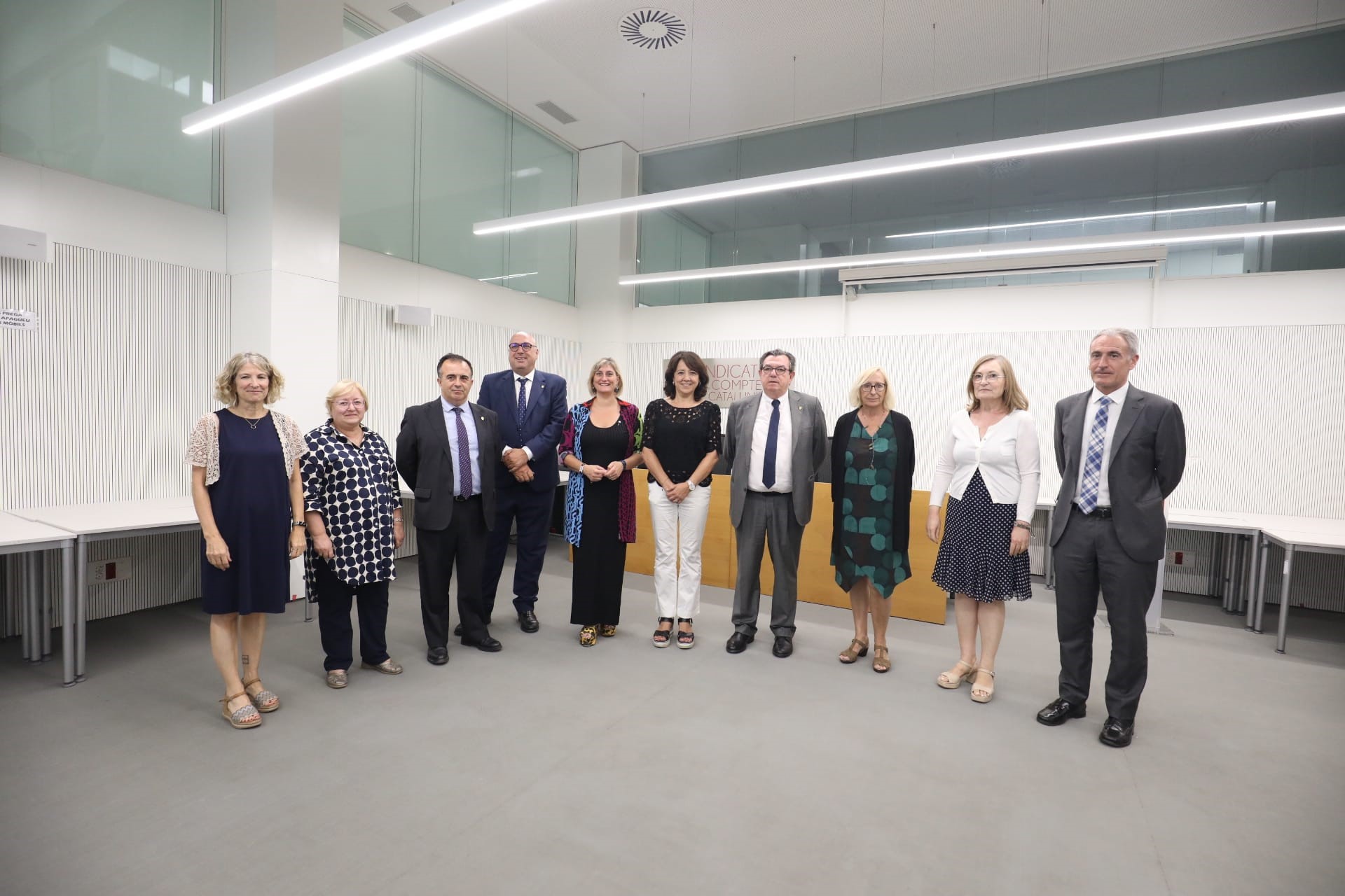 Els membres del Ple i els membres de la Mesa del Parlament.