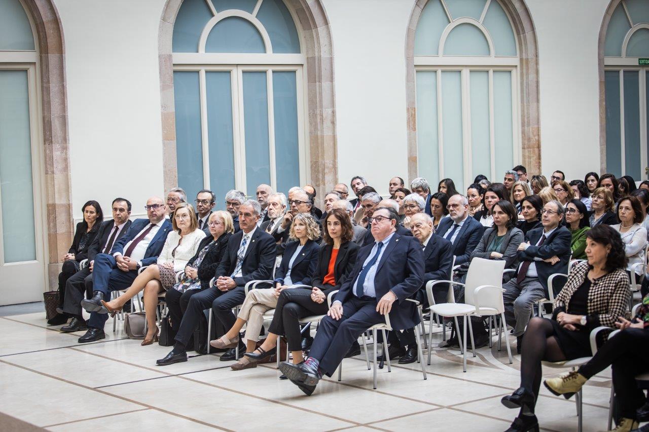 Els membres del Ple de la Sindicatura, ex presidents, ex síndics i autoritats.