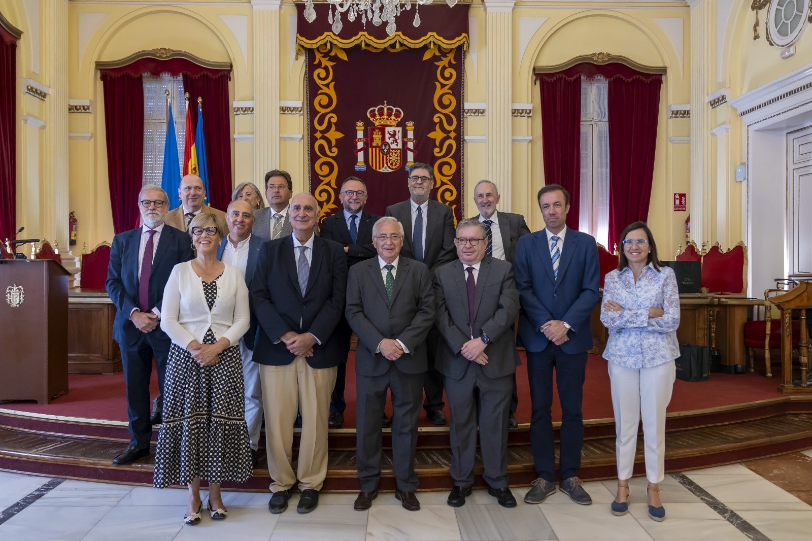 Membres del Tribunal i els OCEX, amb el president de Melilla.