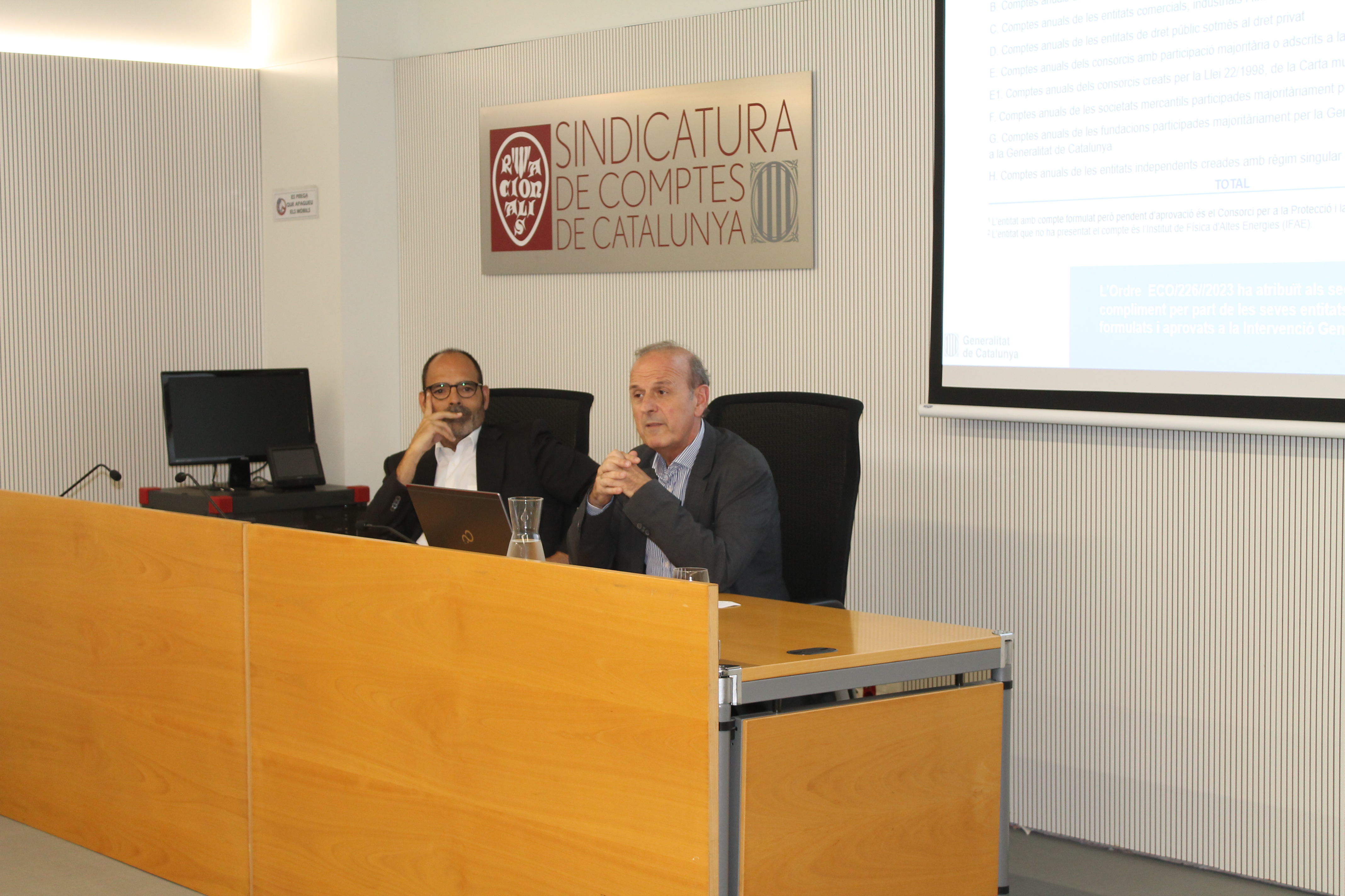 David Canada i Joan Guerrero, a la sala d'actes i formació de la Sindicatura de Comptes.