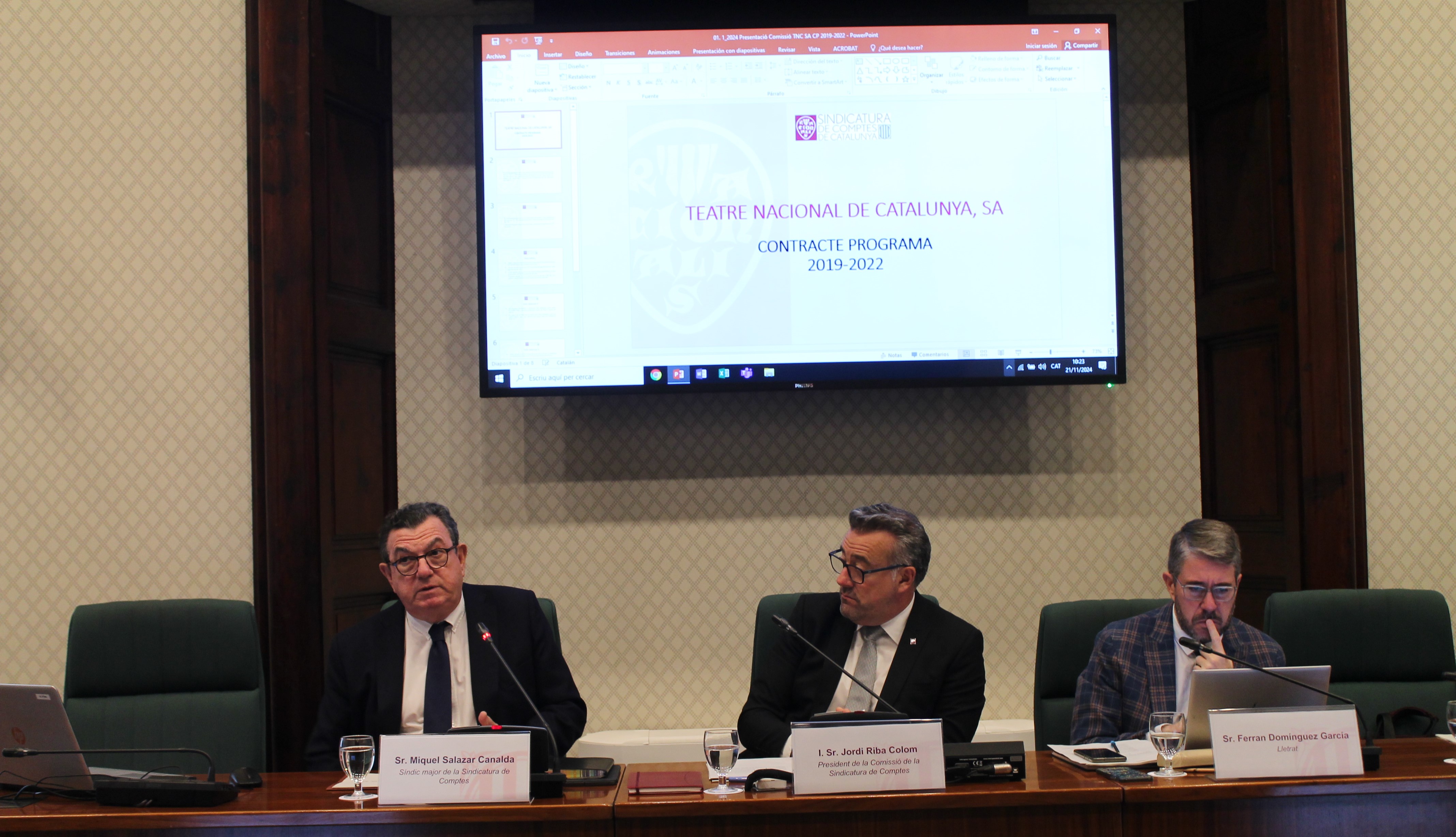 El síndic major, Miquel Salazar, presentant l'informe sobre el Teatre Nacional de Catalunya.