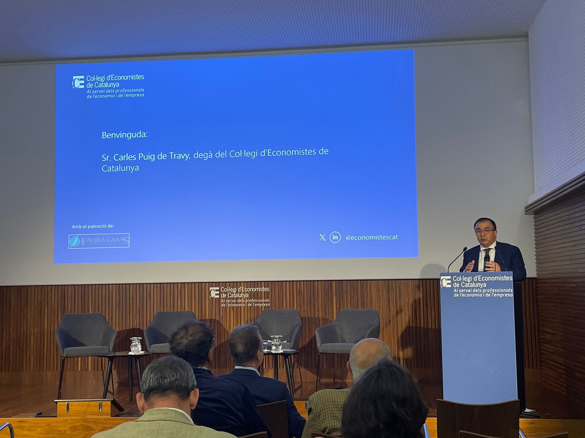 El síndic Josep Viñas, al Col·legi d'Economistes.