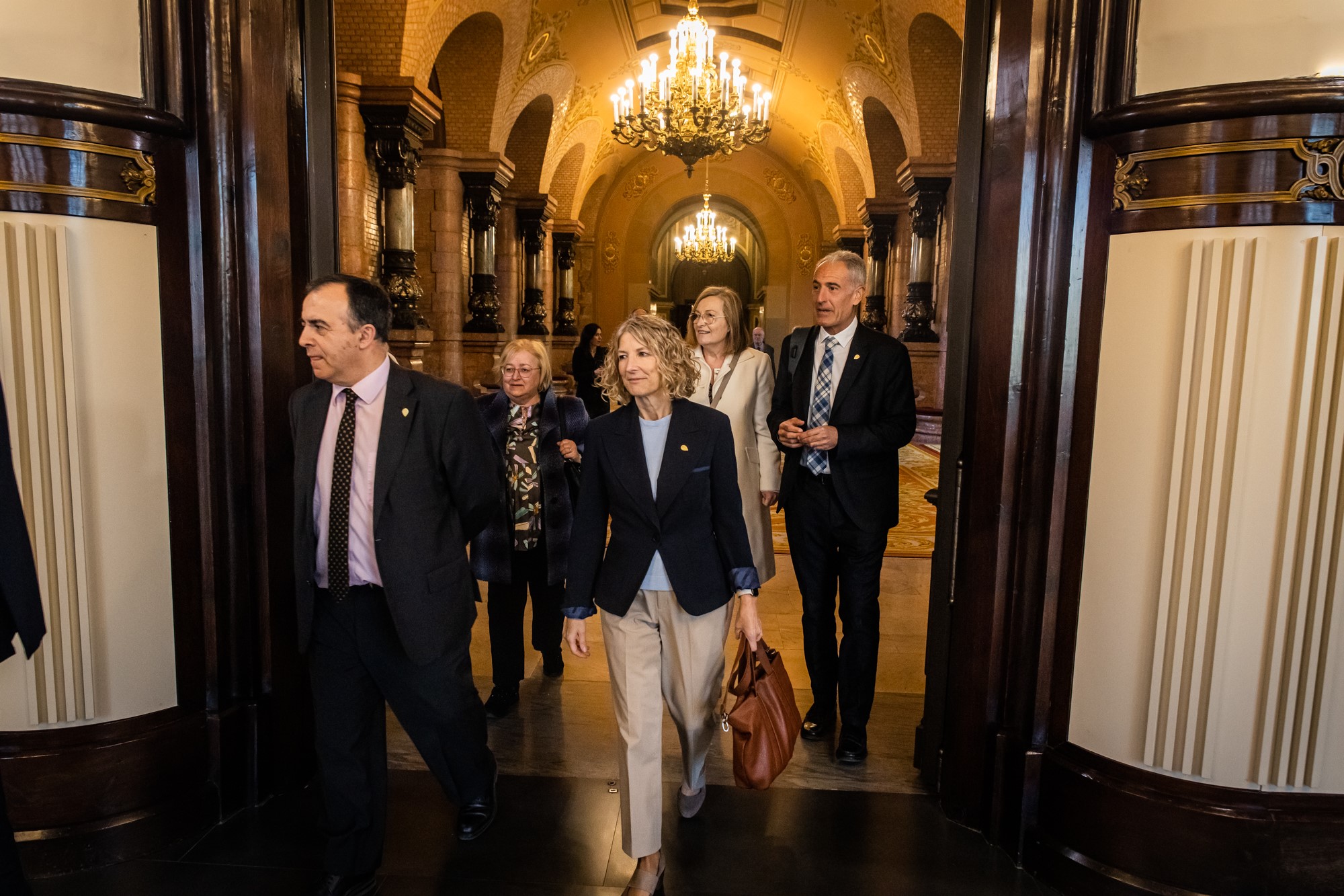 Els síndics, arribant a l'audiència amb la presidenta del Parlament.