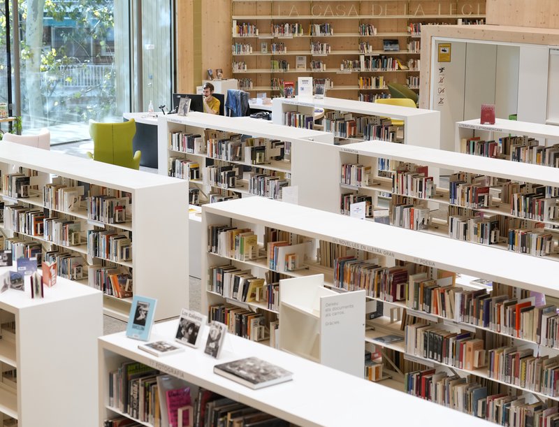 Imatge d'una biblioteca de Barcelona.