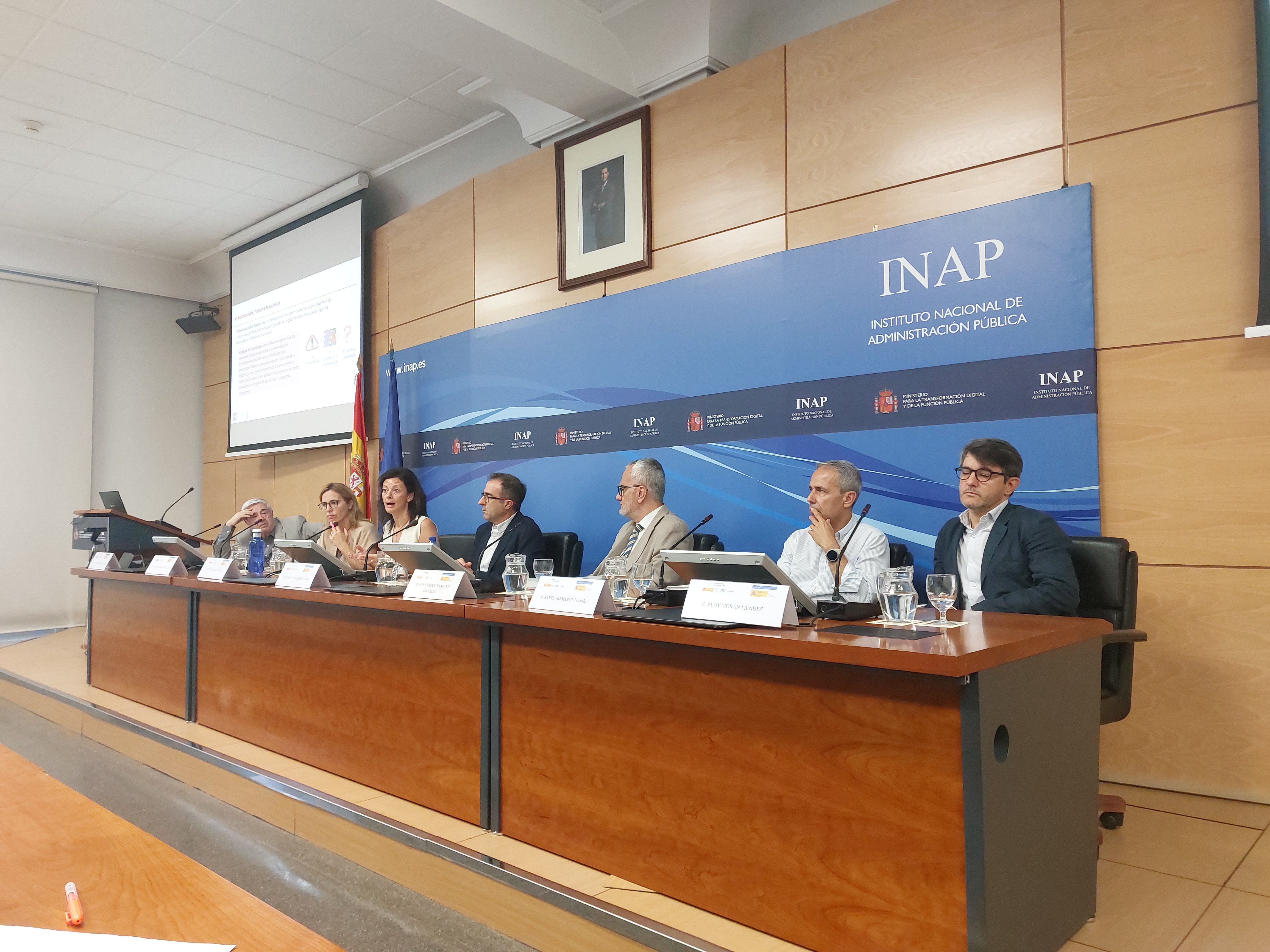 Les auditores Sílvia Espinosa i Edith Cassany, durant el seminari a l'INAP.