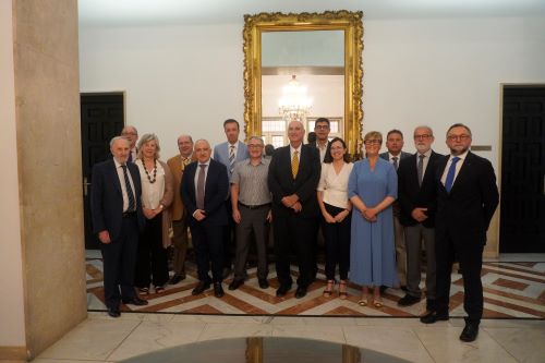 Foto de grup de la Comissió de coordinació en l'ámbit autonòmic del Tribunal de Comptes i els OCEX.