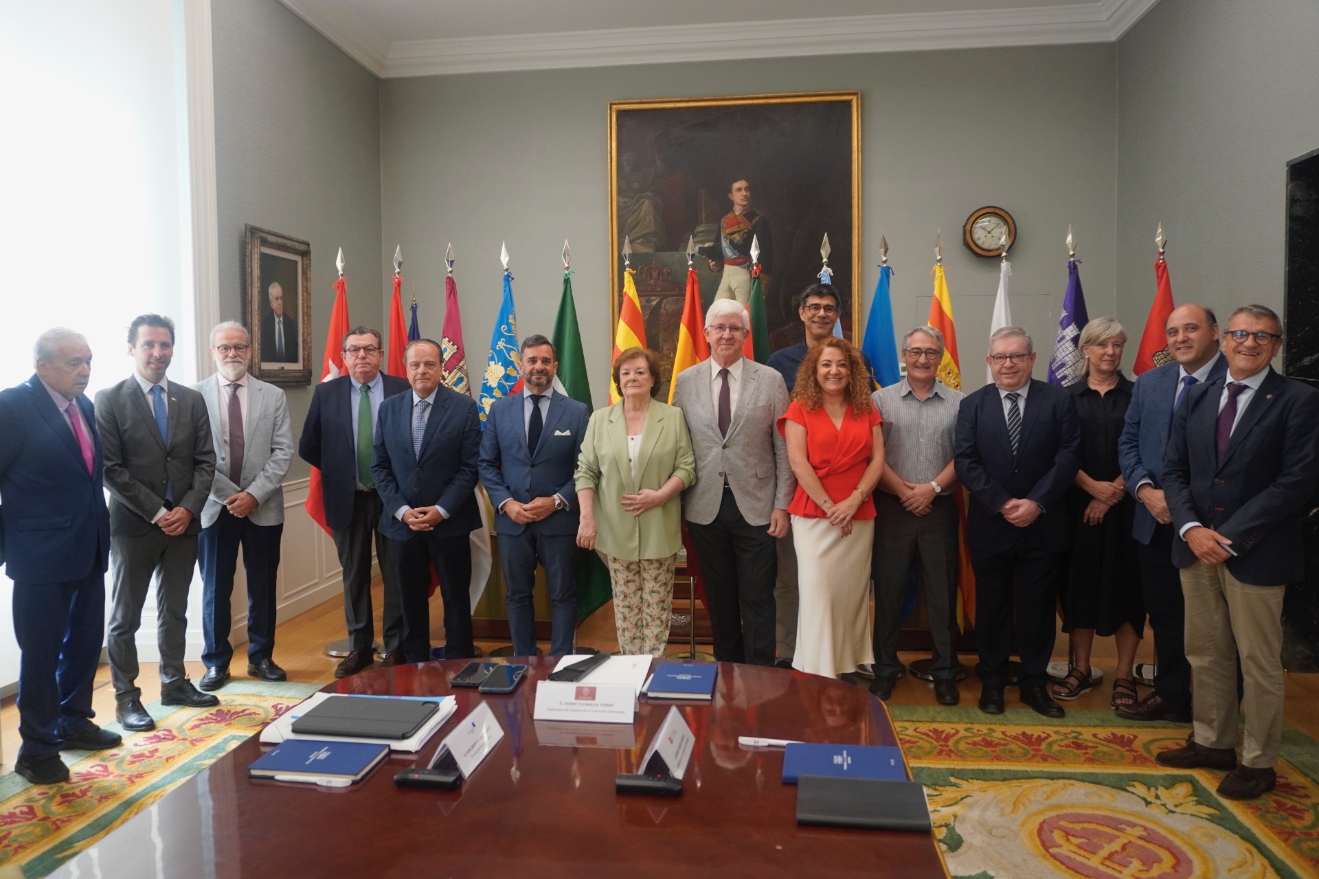 Foto de família de la Comissió de coordinació de presidents del Tribunal de Comptes i dels OCEX.