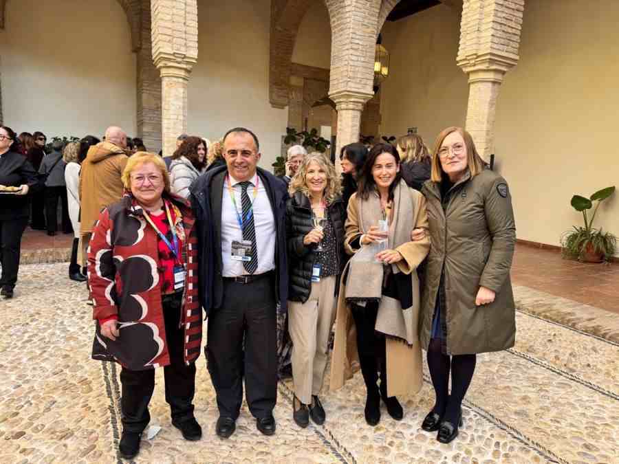 D'esquerra a dreta: Llum Rodríguez, Josep Viñas, Anna Tarrach, Marta Junquera i Maria Àngels Cabasés.