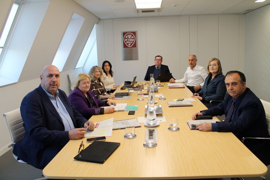 Els síndics, en la reunió del Ple, a la seu de la Sindicatura.