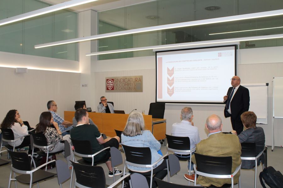 El síndic Ferran Roquer explica la tasca de la Sindicatura als alumnes de la UPF.