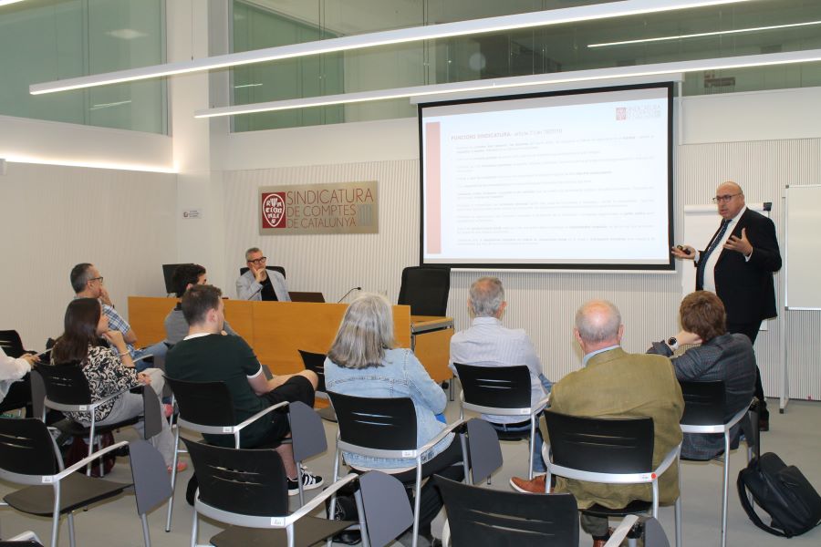 Roquer, durant la seva intervenció, a la sala de formació de la Sindicatura de Comptes.