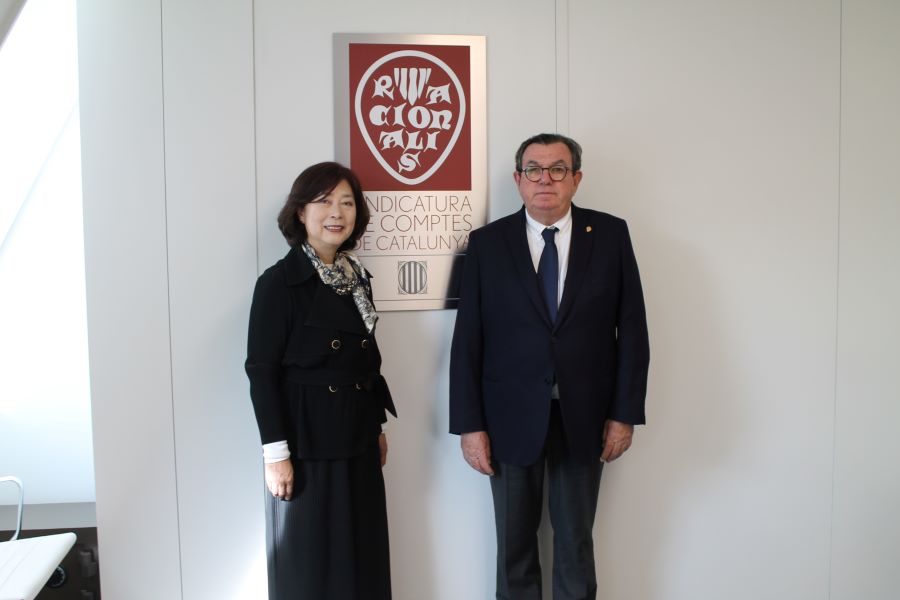 La comissionada de la Board of Audit de Corea i el síndic major, Miquel Salazar.