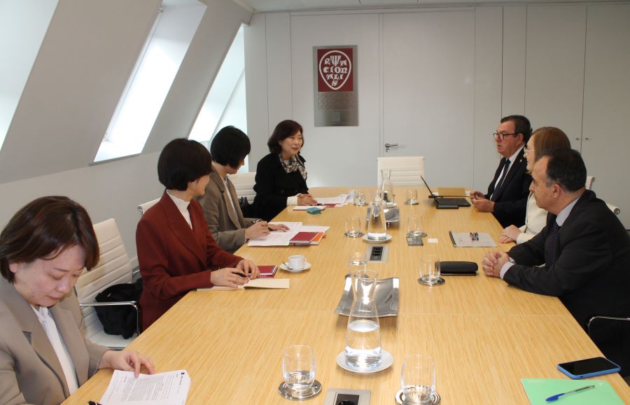 Imatge de la reunió amb les representants de la Board of Audit de Corea.