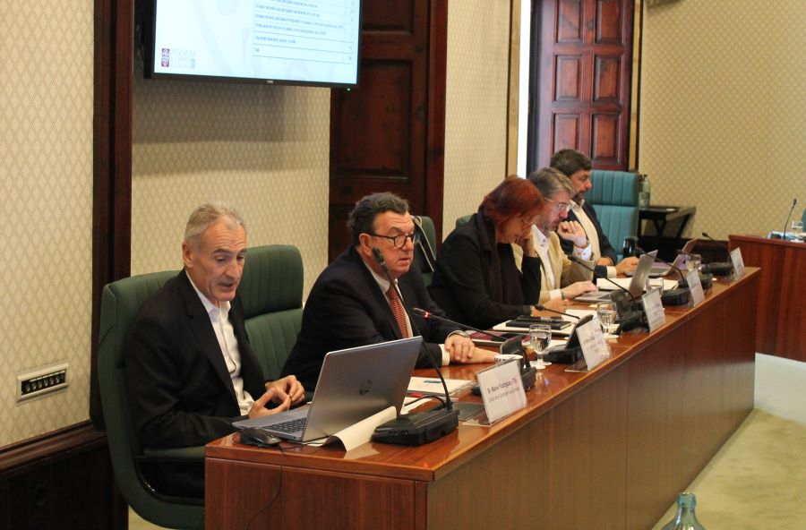 El síndic Manel Rodríguez, durant la seva intervenció a la Comissió del Parlament.