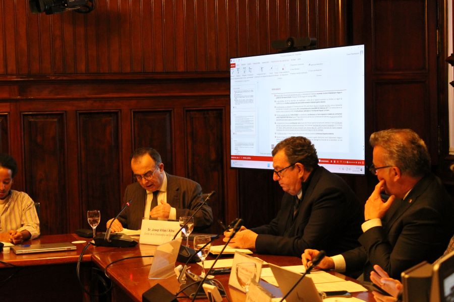 El síndic Josep Viñas, el síndic major i el president de la Comissió de la Sindicatura, Jordi Riba.