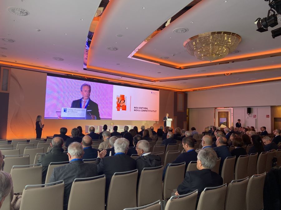 El degà dels Economistes, Carles Puig de Travy, durant la inauguració de la Jornada dels Economistes.