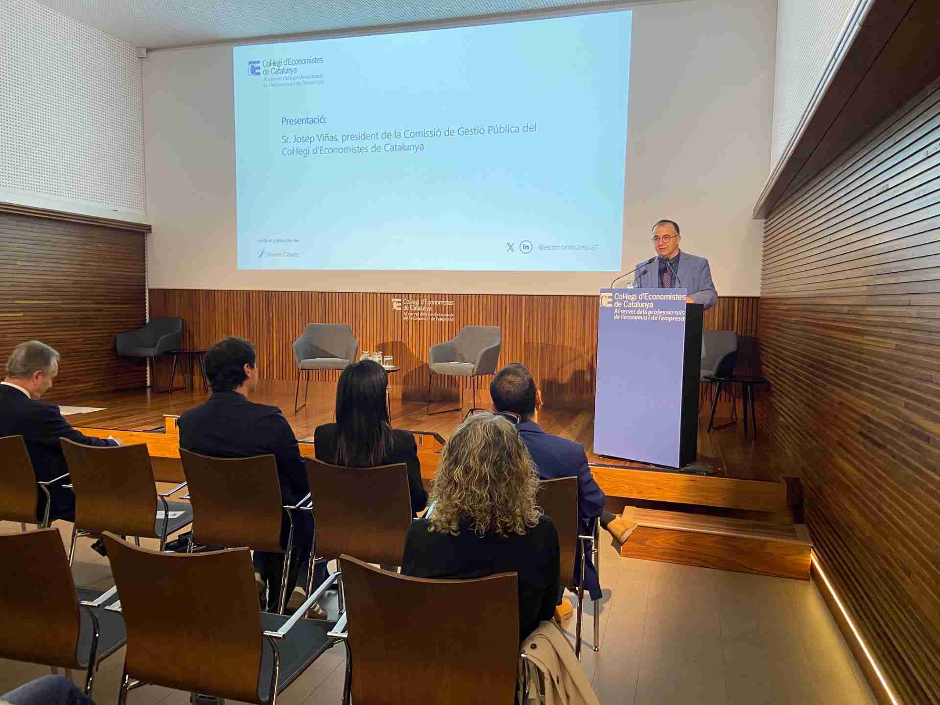 El síndic Josep Viñas, durant l'obertura de la IV Jornada de Gestió Pública, al Col·legi d'Economistes.