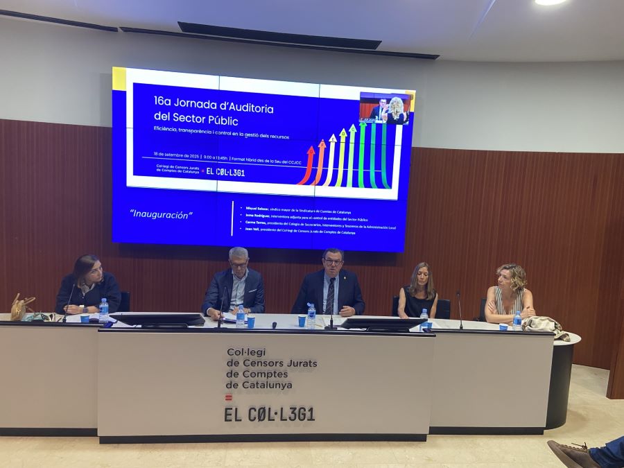La taula inaugural de la 16a Jornada d'auditoria del sector públic.
