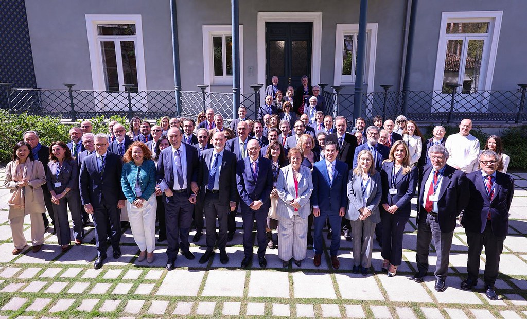 Foto de grup dels participants a la Trobada d'Alt Nivell sobre control extern i independència.