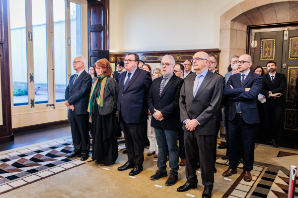 El síndic major, al centre, amb els representants de les institucions estatutàries.