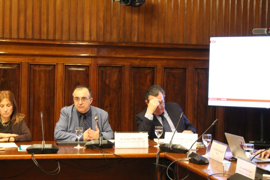 El síndic Josep Viñas, durant la presentació de l'informe sobre els plans directors urbanístics.