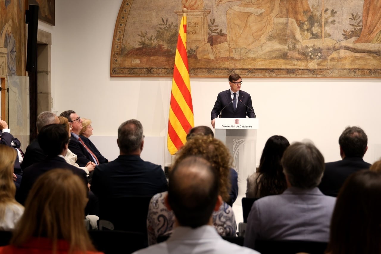 El president de la Generalitat, Salvador Illa, a l'acte de presa de possessió de la nova síndica major.