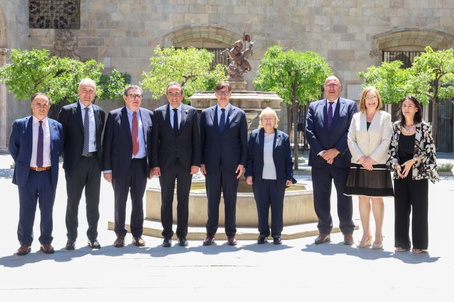 D'esquerra a dreta: Josep Viñas, Manel Rodríguez, Miquel Salazar, Josep Rull, Salvador Illa, Llum Rodríguez, Ferran Roquer, M. Àngels Cabasés i Marta Junquera.