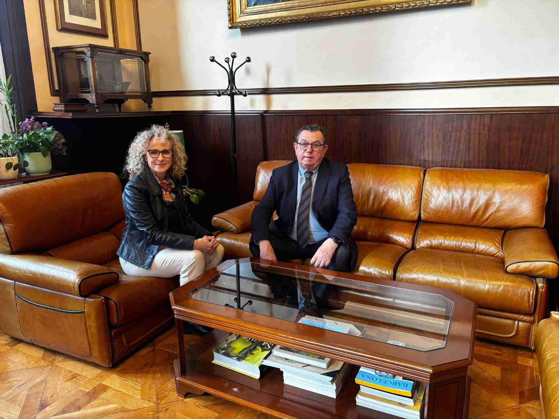 La presidenta del TSJC, Mercè Caso, i el síndic major, Miquel Salazar.