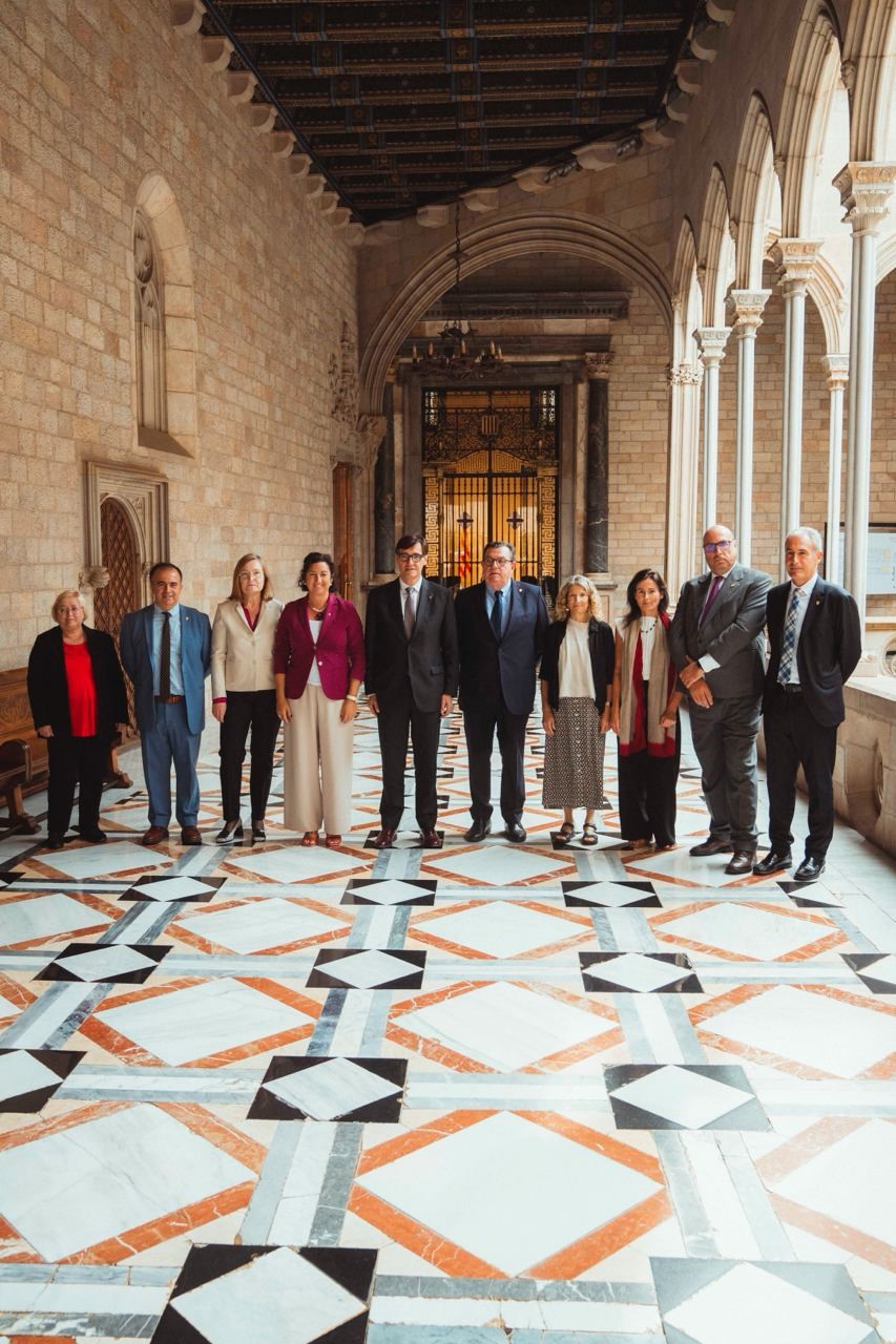 Salvador Illa i Alícia Romero, amb els membres del Ple de la Sindicatura de Comptes.